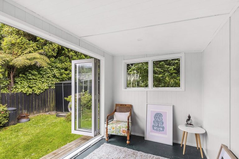 Photo of property in 65 Airlie Road, Plimmerton, Porirua, 5026