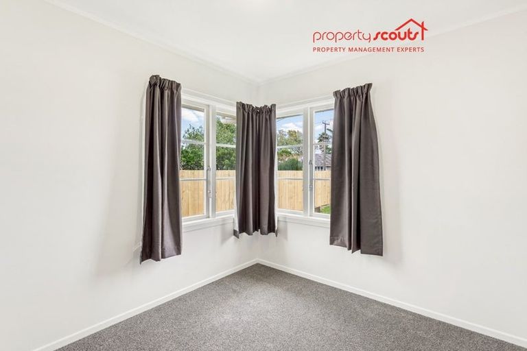 Photo of property in 16 Serjeant Street, Henderson, Auckland, 0612
