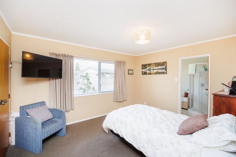 Photo of property in 27 Norfolk Crescent, Feilding, 4702
