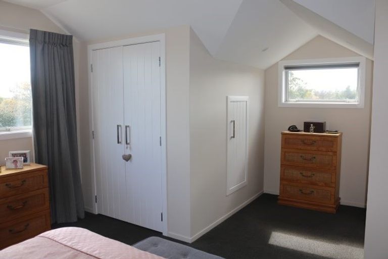 Photo of property in 11 Winston Avenue, Hokowhitu, Palmerston North, 4410