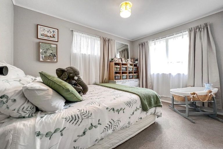 Photo of property in 1/27 Midgley Road, West Harbour, Auckland, 0618