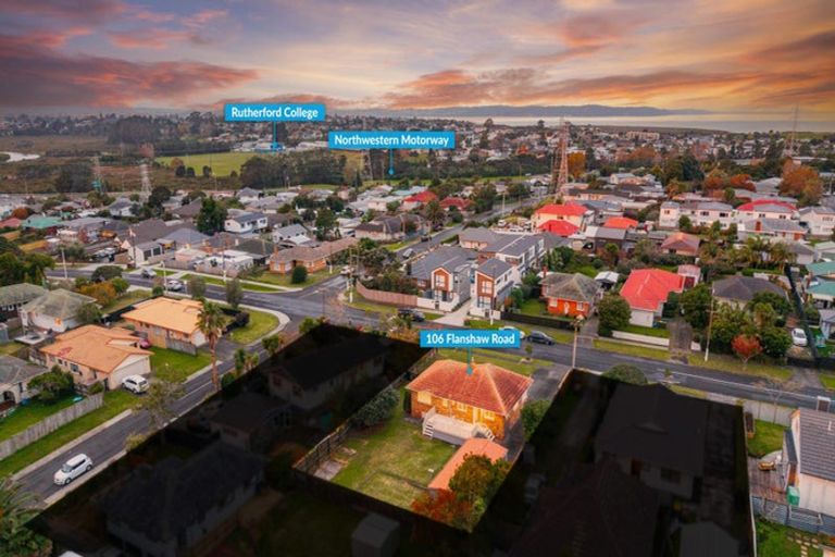 Photo of property in 106 Flanshaw Road, Te Atatu South, Auckland, 0610
