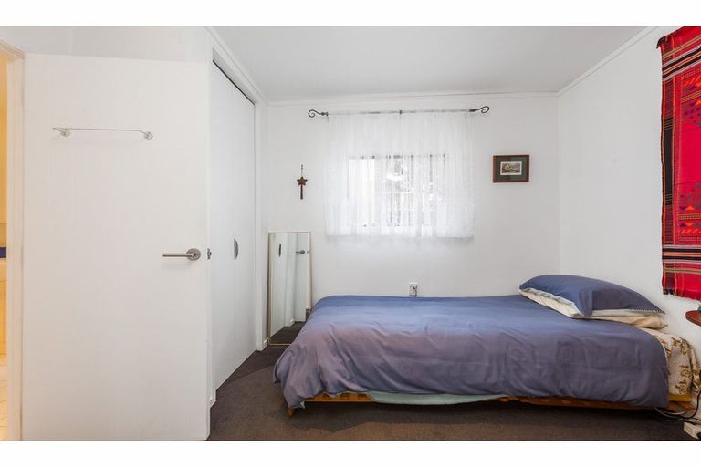 Photo of property in 2/24 Sunnyside Road, Sunnyvale, Auckland, 0612