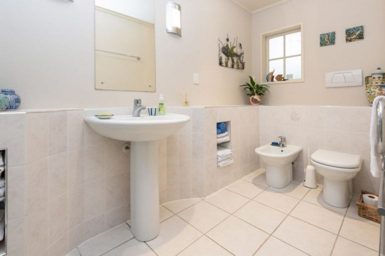 Photo of property in 124a Sandspit Road, Shelly Park, Auckland, 2014