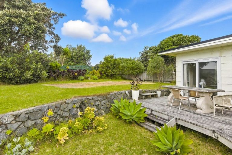 Photo of property in 9 Waiheke Street, Waikanae Beach, Waikanae, 5036