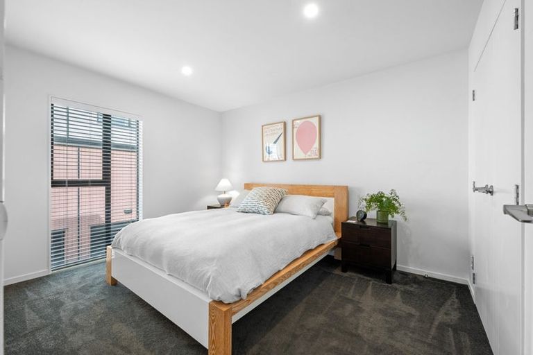 Photo of property in 15 Korama Lane, New Lynn, Auckland, 0600