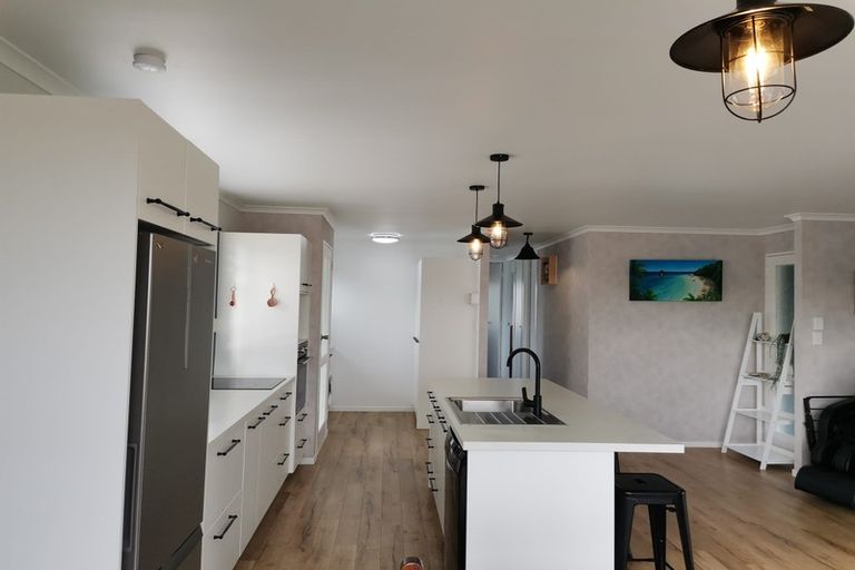 Photo of property in 9 Whaka Street, Maungaturoto, 0520