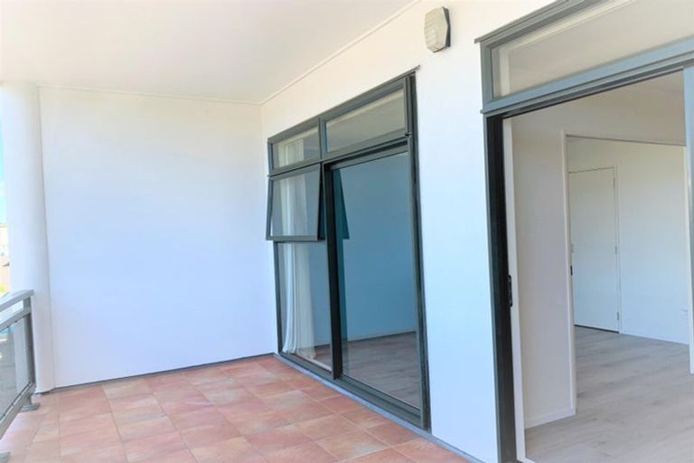 Photo of property in 4/372 Rosedale Road, Rosedale, Auckland, 0632