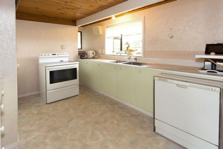 Photo of property in 1454 Whangaparaoa Road, Army Bay, Whangaparaoa, 0930