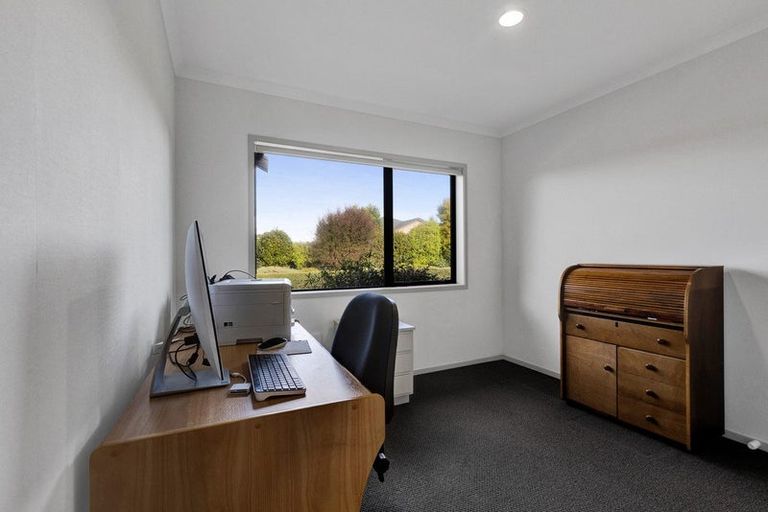 Photo of property in 3 Larlin Heights, Hawera, 4675