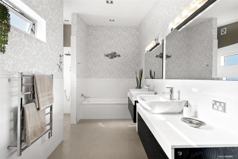 Photo of property in 2/16 Pine Ridge Terrace, Hauraki, Auckland, 0622