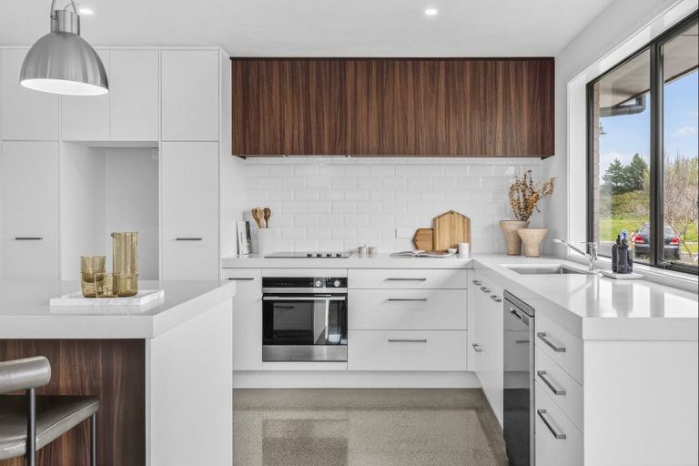 Photo of property in 1 Clifford Close, Leamington, Cambridge, 3432