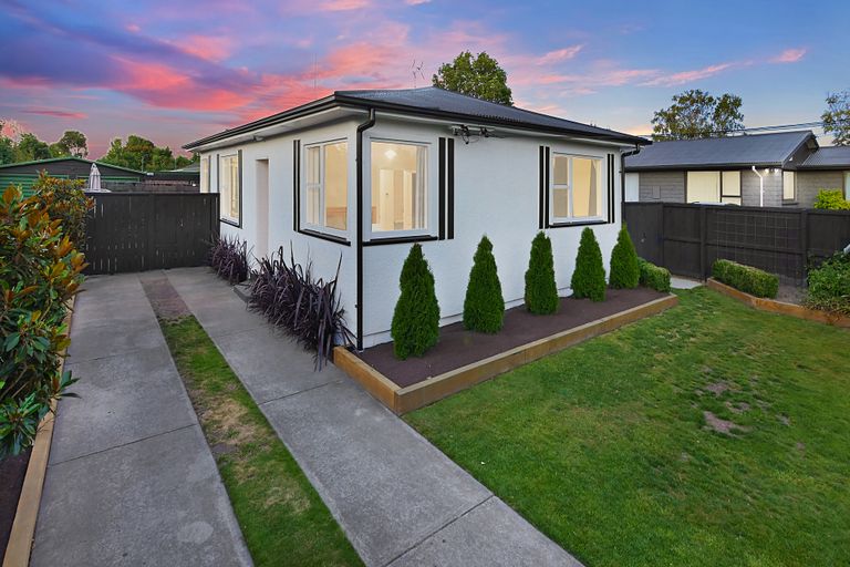 Photo of property in 1/103 Prestons Road, Redwood, Christchurch, 8051