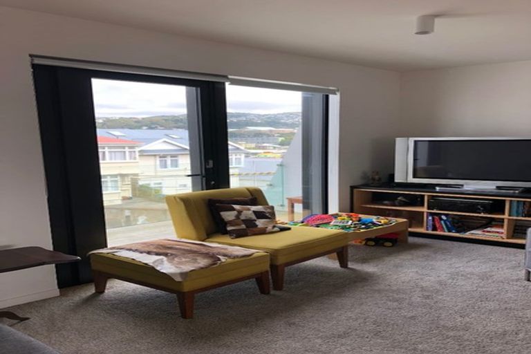 Photo of property in 76 Brougham Street, Mount Victoria, Wellington, 6011