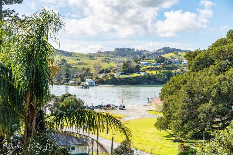 Photo of property in 2 Cliff Street, Pahi, Paparoa, 0571