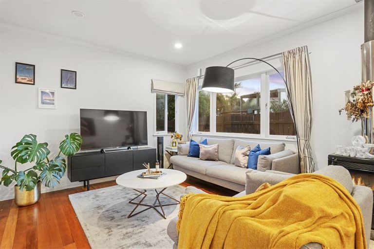 Photo of property in 77 West Harbour Drive, West Harbour, Auckland, 0618