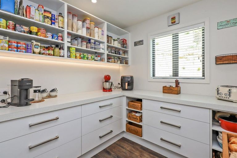 Photo of property in 1 Te Roera Drive, Taradale, Napier, 4112