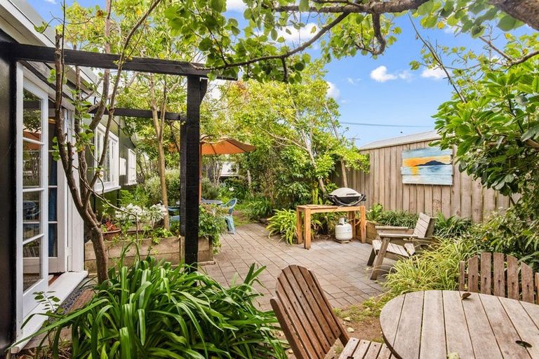 Photo of property in 11 Waimea Road, Waikanae Beach, Waikanae, 5036