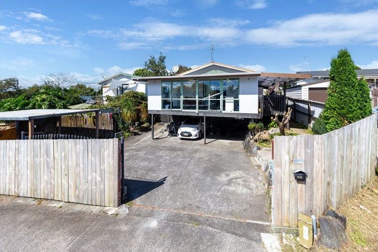 Photo of property in 2/10 Nearco Street, Randwick Park, Auckland, 2105