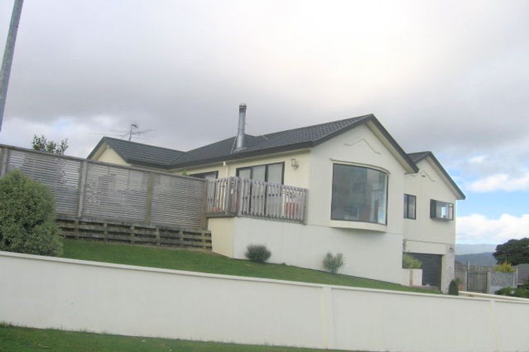 Photo of property in 6 Arahiwi Grove, Tirohanga, Lower Hutt, 5010