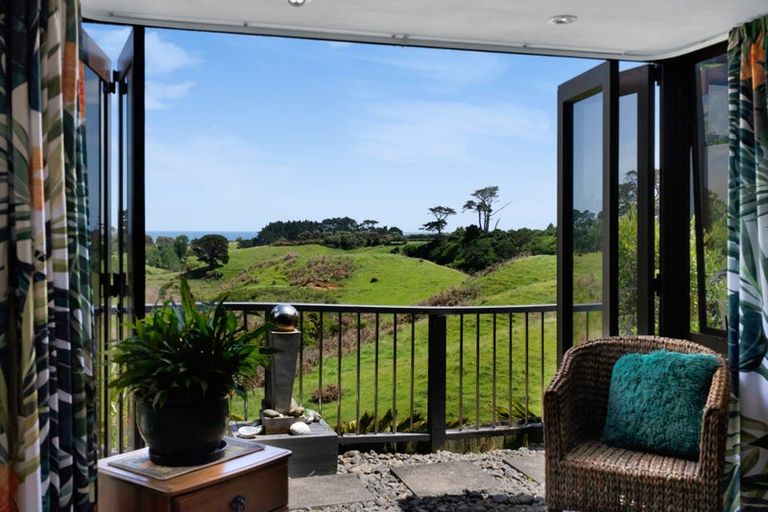 Photo of property in 2 Waireka Road, Omata, New Plymouth, 4374