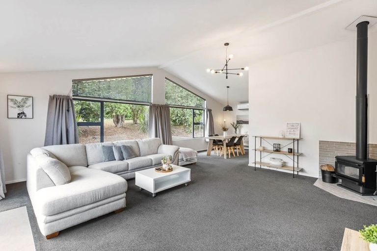 Photo of property in 16 Moera Place, Stanmore Bay, Whangaparaoa, 0932