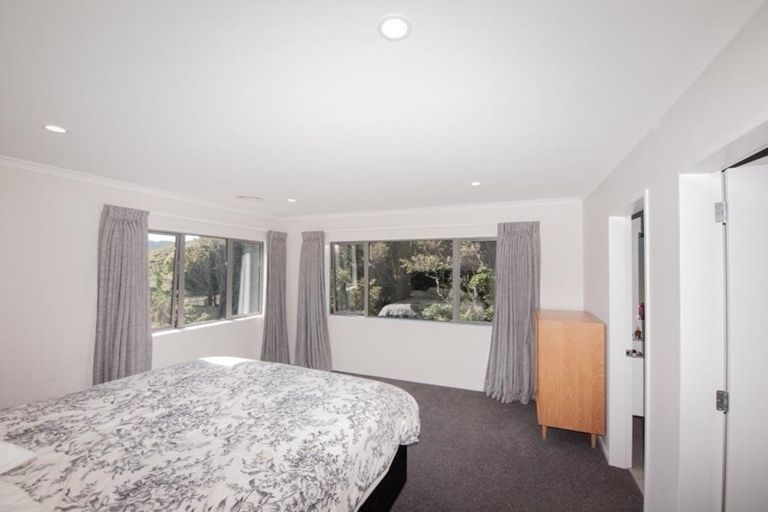Photo of property in 5 Crompton Avenue, Churton Park, Wellington, 6037