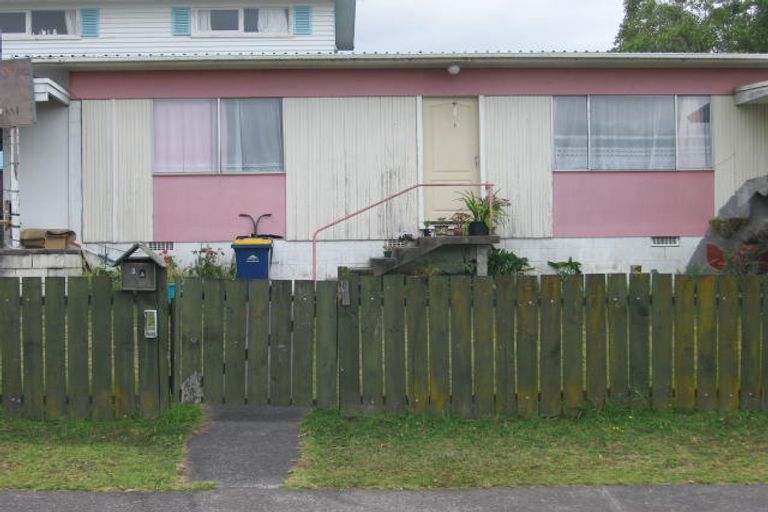 Photo of property in 2/1 Lingfield Street, Glenfield, Auckland, 0629