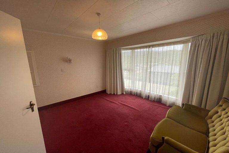 Photo of property in 1 Seymour Street, Picton, 7220