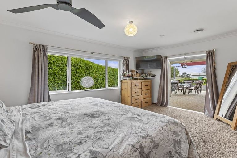 Photo of property in 325 Richmond Road, Lepperton, New Plymouth, 4373