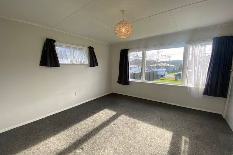 Photo of property in 36 Hinau Grove, Wainuiomata, Lower Hutt, 5014