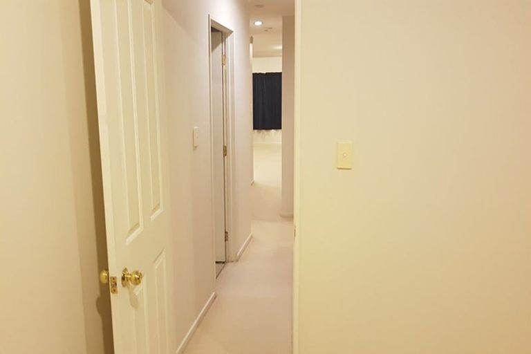 Photo of property in 8 Jeffery Reeve Crescent, Ranui, Auckland, 0612