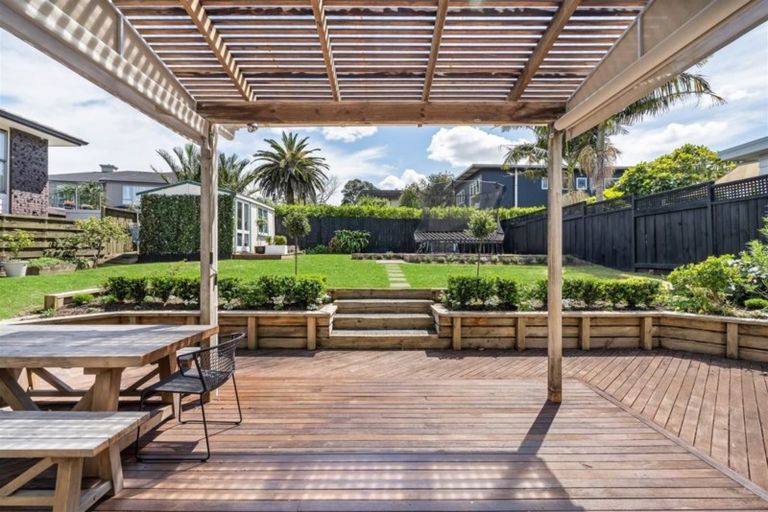 Photo of property in 10 Rangitoto Terrace, Milford, Auckland, 0620
