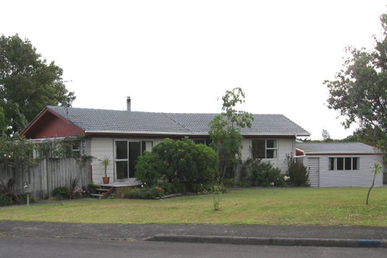 Photo of property in 31 Fitzherbert Avenue, West Harbour, Auckland, 0618