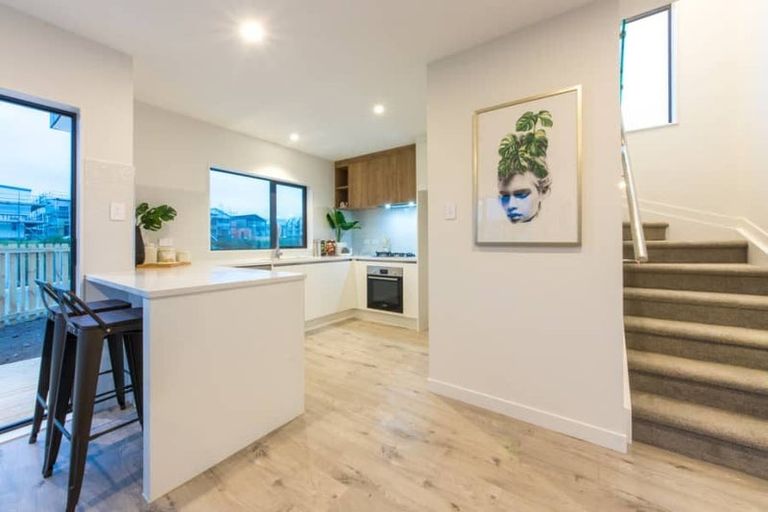Photo of property in 15 Tahingamanu Road, Hobsonville, Auckland, 0616