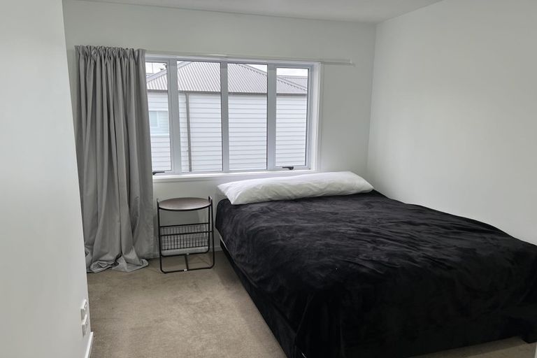 Photo of property in 11/30 John Jennings Drive, Oteha, Auckland, 0632