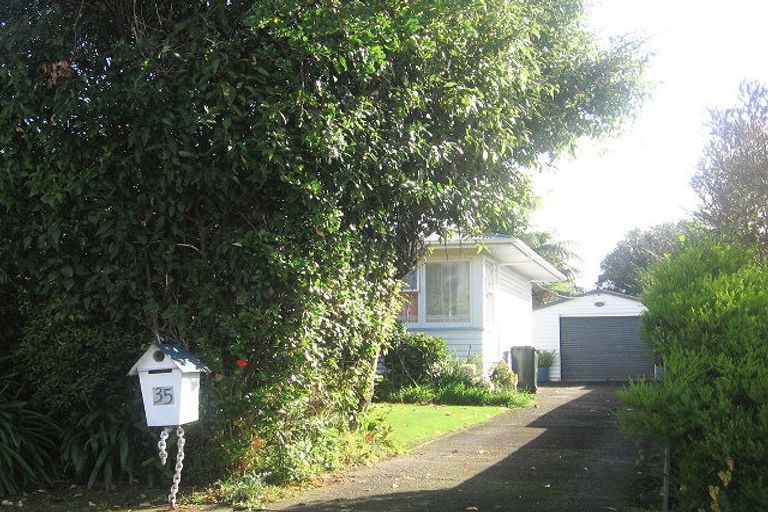 Photo of property in 35 Sutherland Crescent, Westbrook, Palmerston North, 4412