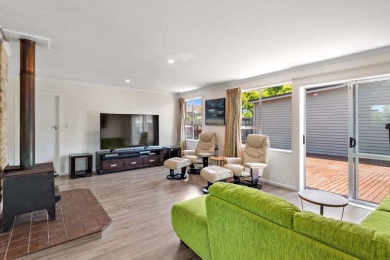 Photo of property in 4 Portnall Place, Parklands, Christchurch, 8083