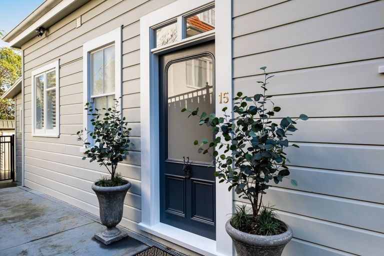 Photo of property in 15 Lawrence Road, Hospital Hill, Napier, 4110