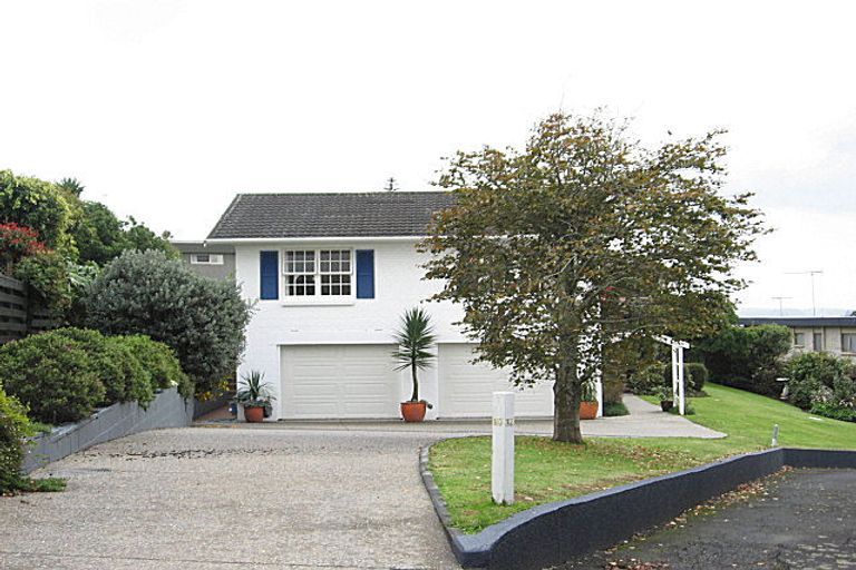 Photo of property in 10 Page Point, Mellons Bay, Auckland, 2014