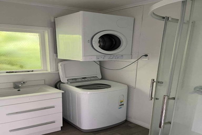 Photo of property in 4/8 Kaitawa Road, York Bay, Lower Hutt, 5013