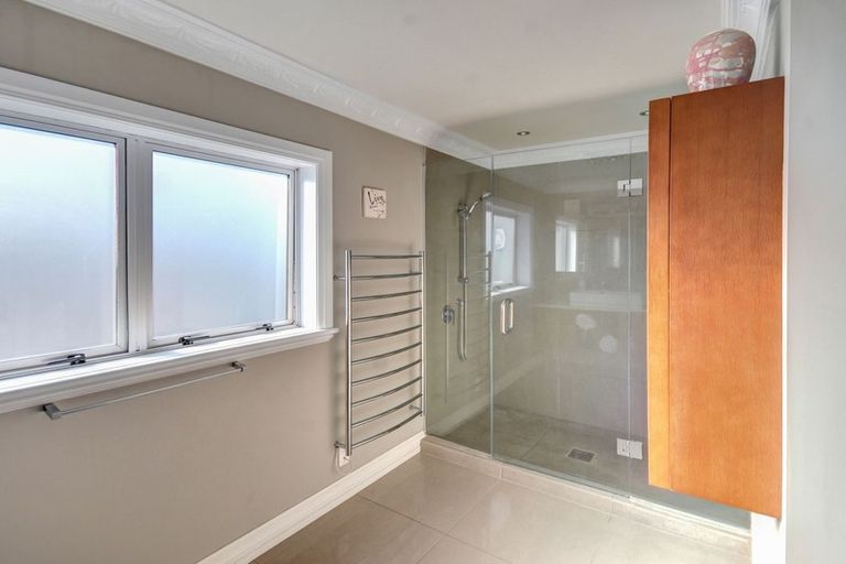 Photo of property in 8 Cornwall Street, Vauxhall, Dunedin, 9013