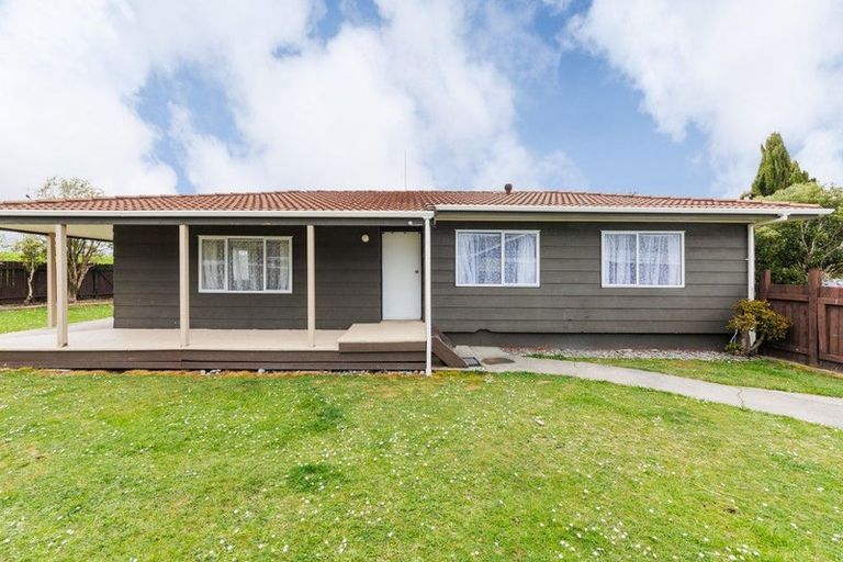 Photo of property in 25 Willowstream Grove, Cloverlea, Palmerston North, 4412