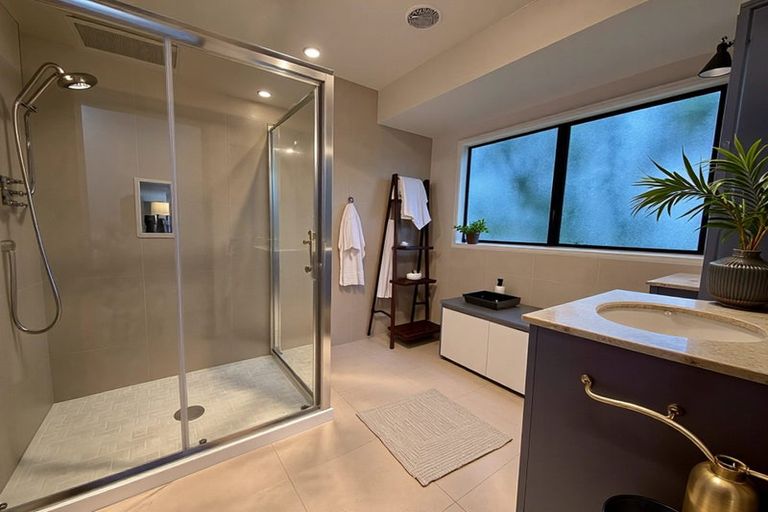 Photo of property in 40 Pigeon Mountain Road, Half Moon Bay, Auckland, 2012