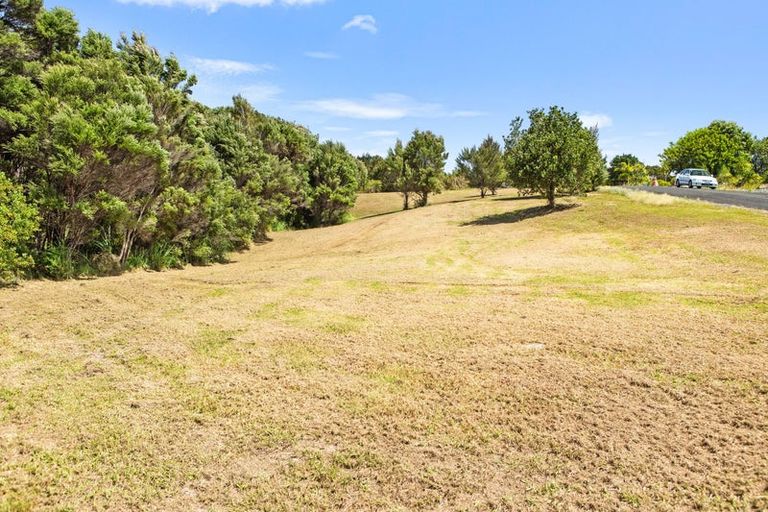 Photo of property in 129 Stratford Drive, Cable Bay, 0420