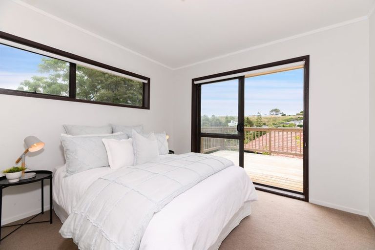 Photo of property in 7 Valdese Rise, Browns Bay, Auckland, 0630