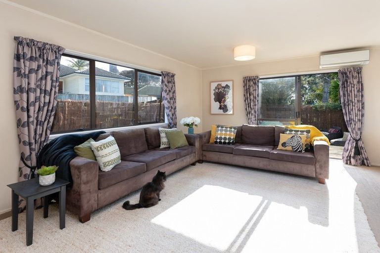Photo of property in 2/8 Beldon Place, Pakuranga Heights, Auckland, 2010