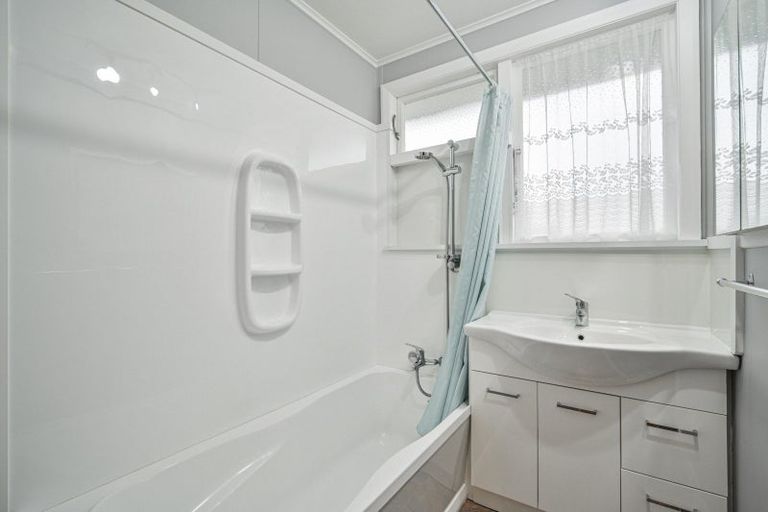 Photo of property in 33 Liverpool Crescent, Flaxmere, Hastings, 4120