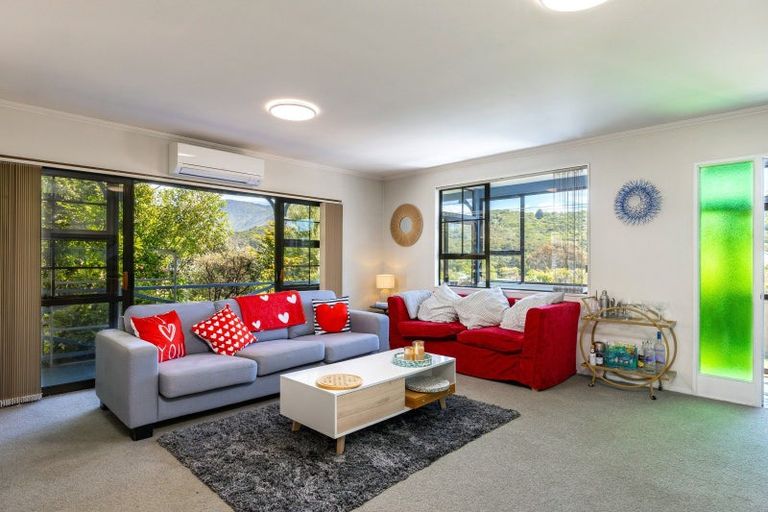 Photo of property in 168 Waikawa Road, Picton, 7220