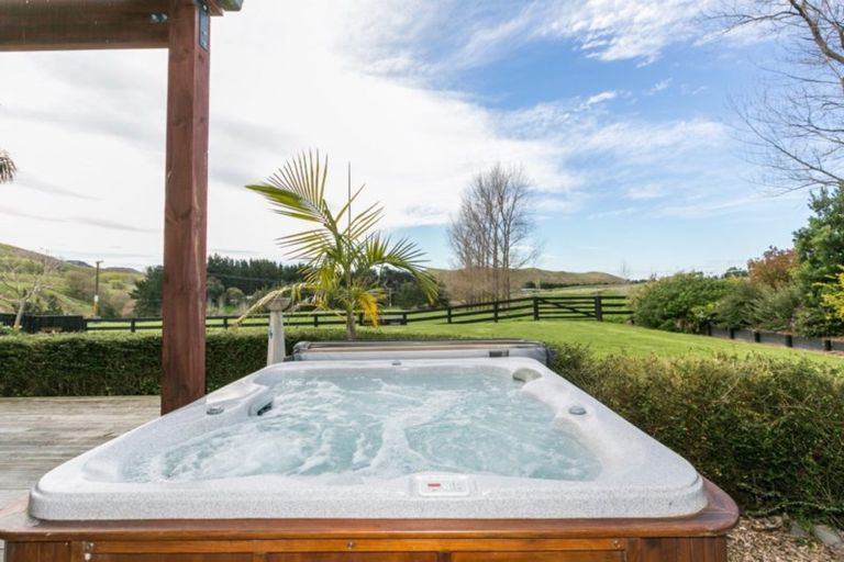 Photo of property in 8 Waipuka Road, Waimarama, Havelock North, 4294